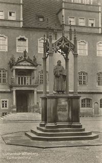 Lutherstadt Wittenberg - Lutherdenkmal; Postkarte Lutherdenkmal, Lutherdenkmal, Luther Briefmarken, Martin Luther, Luther-Denkm&auml;ler, Lutherdenkm&auml;ler, Martin Luther Denkmal